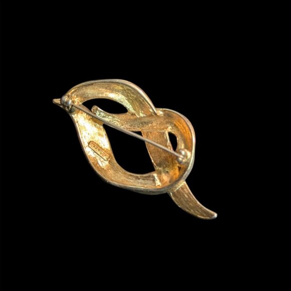 Monet Gold-Tone Abstract Ribbon Pin Brooch Vintage Textured Swirl Design - Picture 2 of 7